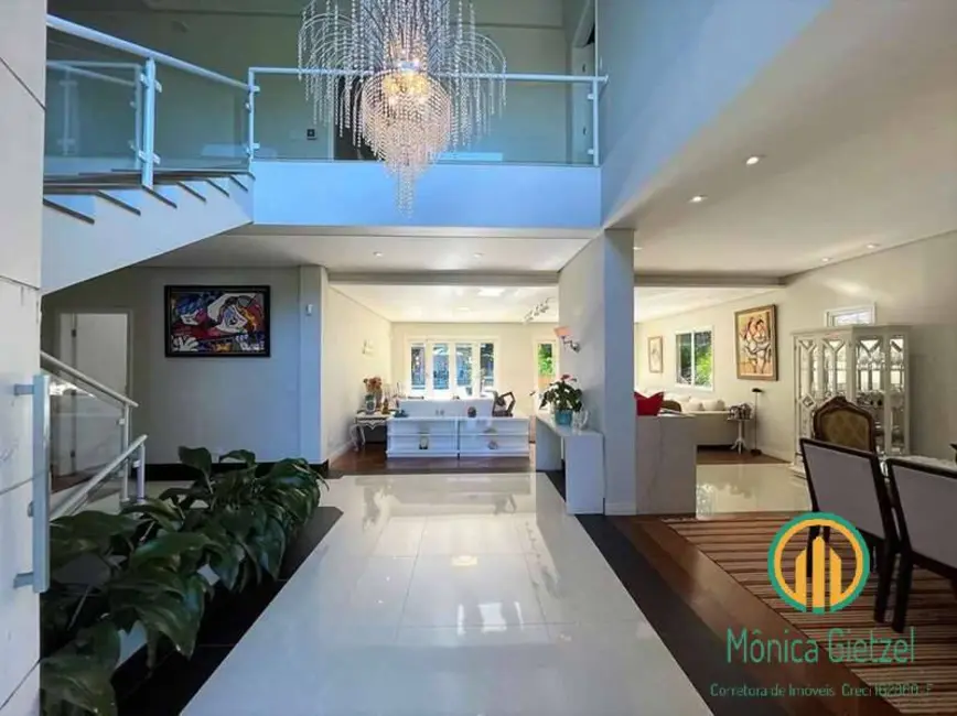 Casa com 5 quartos à venda, 1944m2 em Vila Santo Antônio, Cotia - SP - imagem 3 Foto 3 de Casa com 5 quartos à venda, 1944m2 em Vila Santo Antônio, Cotia - SP