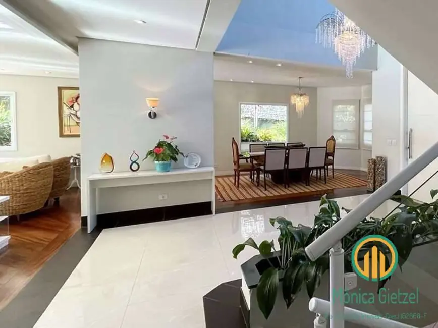 Casa com 5 quartos à venda, 1944m2 em Vila Santo Antônio, Cotia - SP - imagem 8 Foto 8 de Casa com 5 quartos à venda, 1944m2 em Vila Santo Antônio, Cotia - SP