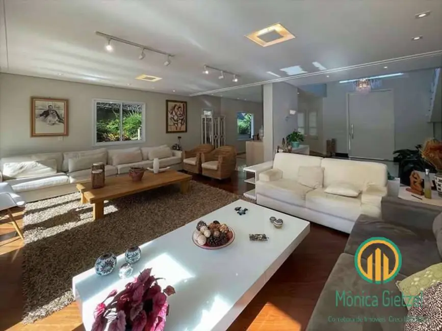 Casa com 5 quartos à venda, 1944m2 em Vila Santo Antônio, Cotia - SP - imagem 5 Foto 5 de Casa com 5 quartos à venda, 1944m2 em Vila Santo Antônio, Cotia - SP