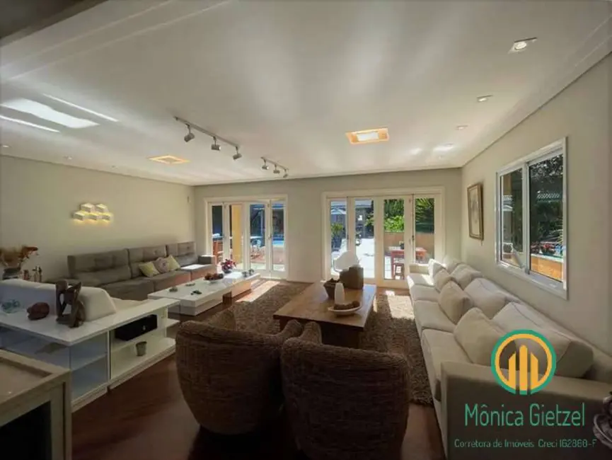 Casa com 5 quartos à venda, 1944m2 em Vila Santo Antônio, Cotia - SP - imagem 6 Foto 6 de Casa com 5 quartos à venda, 1944m2 em Vila Santo Antônio, Cotia - SP