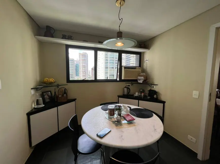 Apartamento com 3 quartos à venda e para alugar, 220m2 em Itaim Bibi, São Paulo - SP - imagem 9 Foto 9 de Apartamento com 3 quartos à venda e para alugar, 220m2 em Itaim Bibi, São Paulo - SP