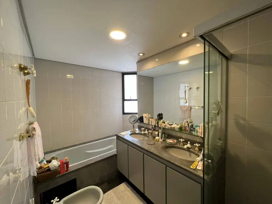 Apartamento com 3 quartos à venda e para alugar, 220m2 em Itaim Bibi, São Paulo - SP - imagem 7 Foto 7 de Apartamento com 3 quartos à venda e para alugar, 220m2 em Itaim Bibi, São Paulo - SP