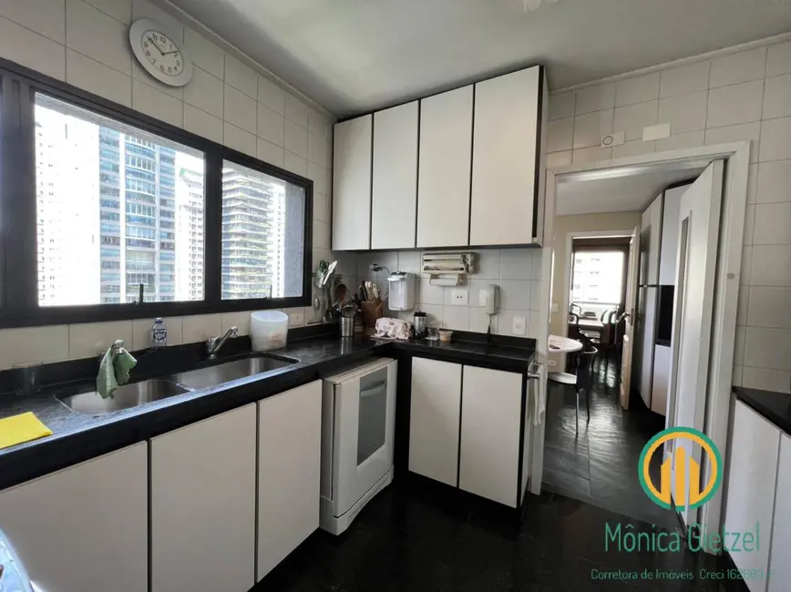 Foto 8 de Apartamento com 3 quartos à venda e para alugar, 220m2 em Itaim Bibi, São Paulo - SP