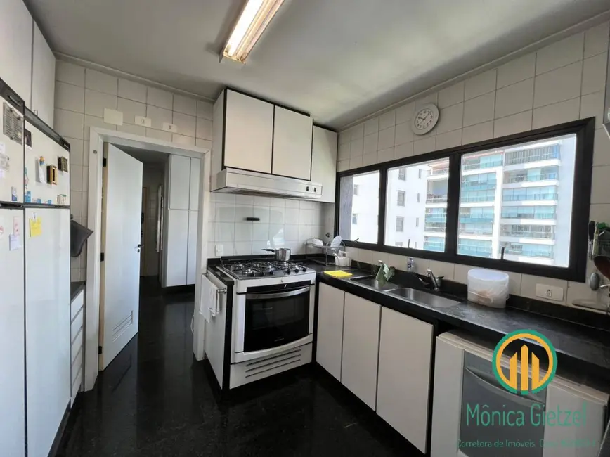 Foto 9 de Apartamento com 3 quartos à venda e para alugar, 220m2 em Itaim Bibi, São Paulo - SP