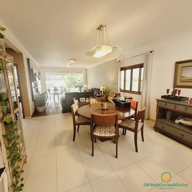 Casa de Condomínio com 4 quartos à venda, 340m2 em São Paulo II, Cotia - SP - imagem 3 Foto 3 de Casa de Condomínio com 4 quartos à venda, 340m2 em São Paulo II, Cotia - SP