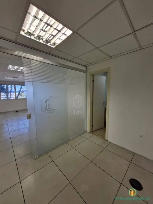 Sala Comercial à venda e para alugar, 38m2 em Lageadinho, Cotia - SP - imagem 1 Foto 1 de Sala Comercial à venda e para alugar, 38m2 em Lageadinho, Cotia - SP