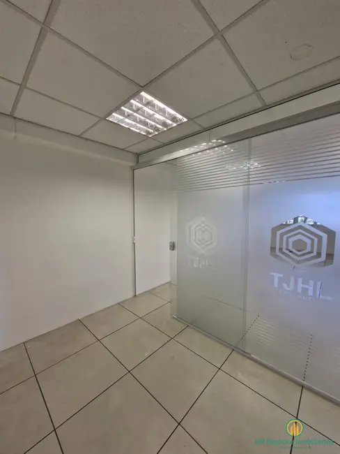 Sala Comercial à venda e para alugar, 38m2 em Lageadinho, Cotia - SP - imagem 4 Foto 4 de Sala Comercial à venda e para alugar, 38m2 em Lageadinho, Cotia - SP