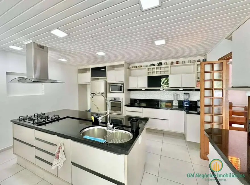 Foto 17 de Casa de Condomínio com 3 quartos à venda e para alugar, 342m2 em Algarve, Cotia - SP