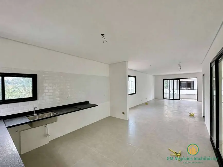 Casa de Condomínio com 3 quartos à venda, 366m2 em Chácara do Refúgio, Carapicuiba - SP - imagem 9 Foto 9 de Casa de Condomínio com 3 quartos à venda, 366m2 em Chácara do Refúgio, Carapicuiba - SP