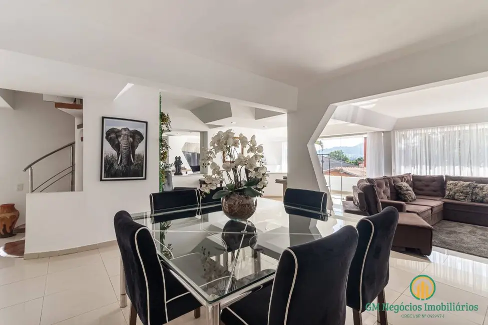 Casa de Condomínio com 4 quartos para alugar, 393m2 em Alphaville, Santana De Parnaiba - SP - imagem 5 Foto 5 de Casa de Condomínio com 4 quartos para alugar, 393m2 em Alphaville, Santana De Parnaiba - SP