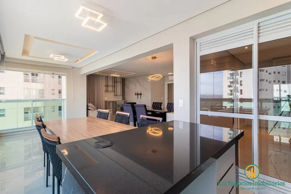 Apartamento com 3 quartos para alugar, 200m2 em Alphaville Empresarial, Barueri - SP - imagem 9 Foto 9 de Apartamento com 3 quartos para alugar, 200m2 em Alphaville Empresarial, Barueri - SP