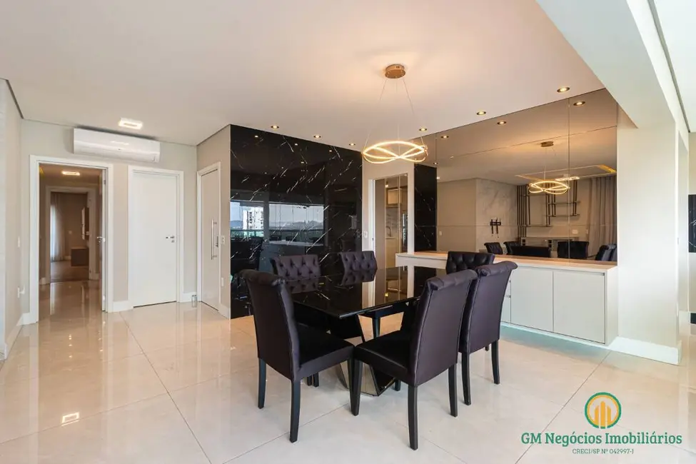 Apartamento com 3 quartos para alugar, 200m2 em Alphaville Empresarial, Barueri - SP - imagem 7 Foto 7 de Apartamento com 3 quartos para alugar, 200m2 em Alphaville Empresarial, Barueri - SP