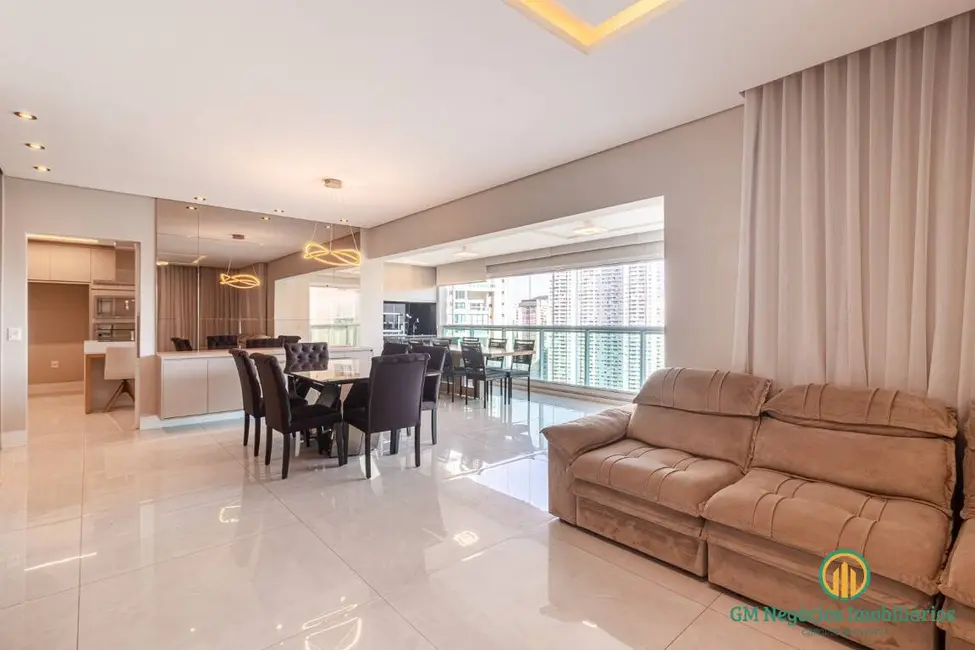 Apartamento com 3 quartos para alugar, 200m2 em Alphaville Empresarial, Barueri - SP - imagem 5 Foto 5 de Apartamento com 3 quartos para alugar, 200m2 em Alphaville Empresarial, Barueri - SP