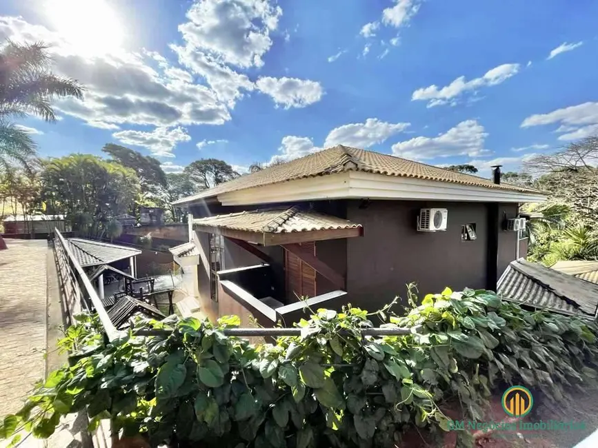 Casa com 5 quartos à venda e para alugar, 890m2 em Granja Viana, Carapicuiba - SP - imagem 3 Foto 3 de Casa com 5 quartos à venda e para alugar, 890m2 em Granja Viana, Carapicuiba - SP