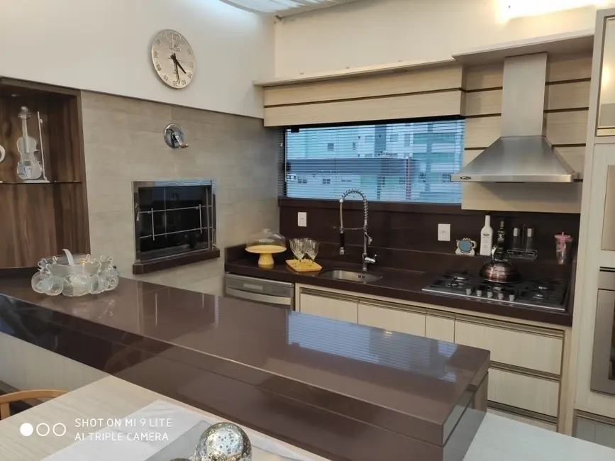 Apartamento com 3 quartos à venda, 132m2 em Centro, Balneario Camboriu - SC - imagem 3 Foto 3 de Apartamento com 3 quartos à venda, 132m2 em Centro, Balneario Camboriu - SC