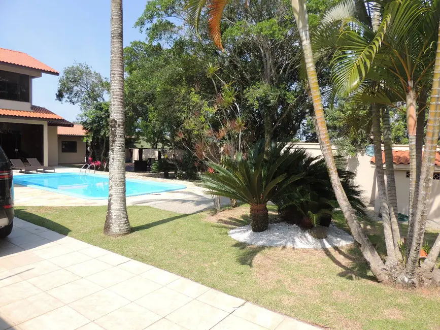 Casa com 4 quartos à venda, 400m2 em Praia do Estaleiro, Balneario Camboriu - SC - imagem 6 Foto 6 de Casa com 4 quartos à venda, 400m2 em Praia do Estaleiro, Balneario Camboriu - SC