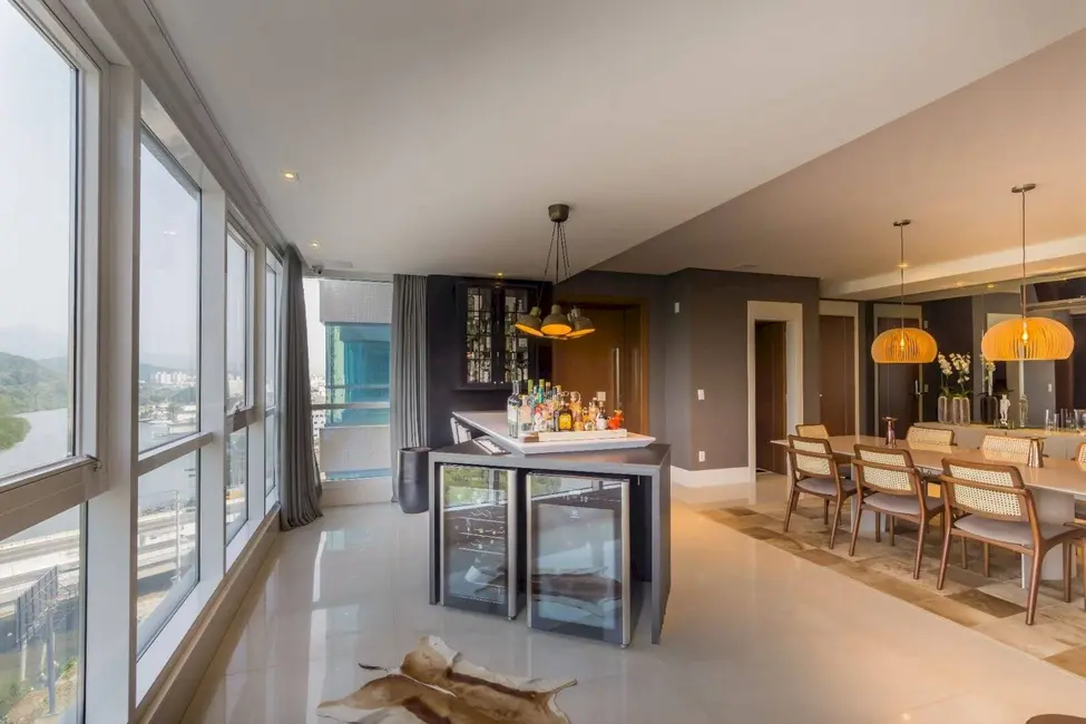 Apartamento com 4 quartos à venda, 191m2 em Centro, Balneario Camboriu - SC - imagem 5 Foto 5 de Apartamento com 4 quartos à venda, 191m2 em Centro, Balneario Camboriu - SC