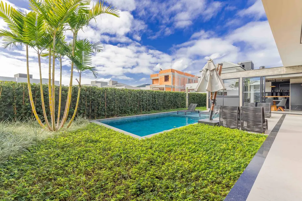 Casa com 3 quartos à venda, 432m2 em Areias, Camboriu - SC - imagem 3 Foto 3 de Casa com 3 quartos à venda, 432m2 em Areias, Camboriu - SC