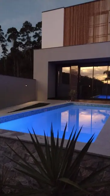 Casa com 3 quartos à venda, 203m2 em Camboriu - SC - imagem 3 Foto 3 de Casa com 3 quartos à venda, 203m2 em Camboriu - SC