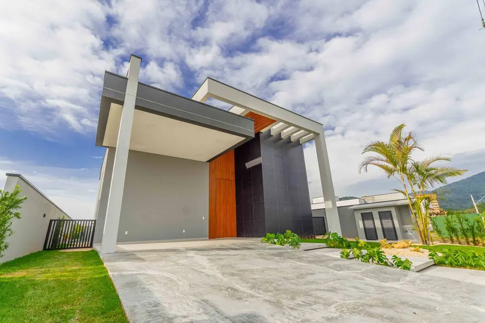 Casa com 4 quartos à venda, 481m2 em Areias, Camboriu - SC - imagem 3 Foto 3 de Casa com 4 quartos à venda, 481m2 em Areias, Camboriu - SC