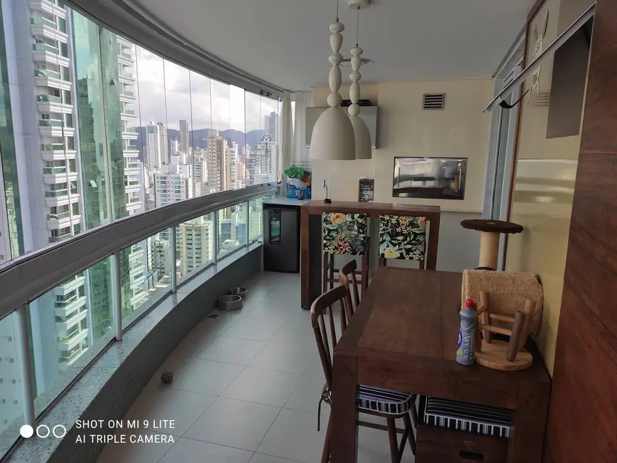 Apartamento com 3 quartos à venda, 217m2 em Centro, Balneario Camboriu - SC - imagem 6 Foto 6 de Apartamento com 3 quartos à venda, 217m2 em Centro, Balneario Camboriu - SC