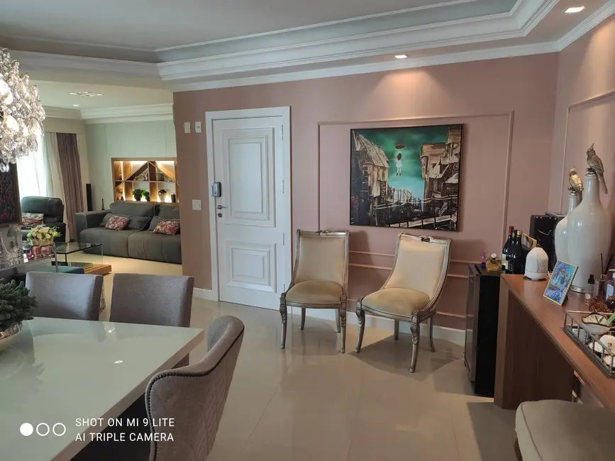 Apartamento com 3 quartos à venda, 217m2 em Centro, Balneario Camboriu - SC - imagem 3 Foto 3 de Apartamento com 3 quartos à venda, 217m2 em Centro, Balneario Camboriu - SC