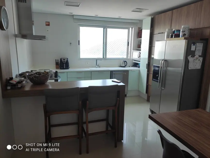 Apartamento com 3 quartos à venda, 217m2 em Centro, Balneario Camboriu - SC - imagem 8 Foto 8 de Apartamento com 3 quartos à venda, 217m2 em Centro, Balneario Camboriu - SC