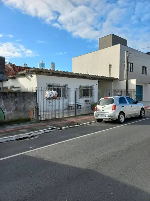 Foto 2 de Casa com 3 quartos à venda, 139m2 em Centro, Balneario Camboriu - SC