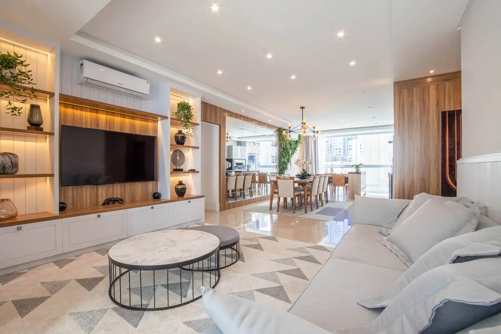 Apartamento com 3 quartos à venda, 137m2 em Centro, Balneario Camboriu - SC - imagem 4 Foto 4 de Apartamento com 3 quartos à venda, 137m2 em Centro, Balneario Camboriu - SC