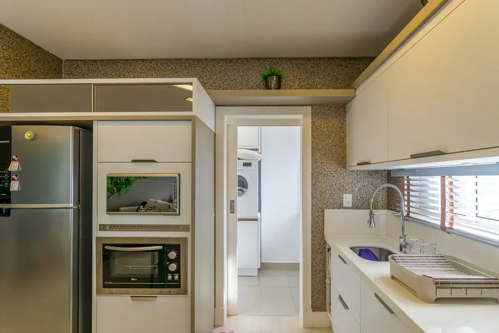 Apartamento com 3 quartos à venda, 129m2 em Centro, Balneario Camboriu - SC - imagem 9 Foto 9 de Apartamento com 3 quartos à venda, 129m2 em Centro, Balneario Camboriu - SC