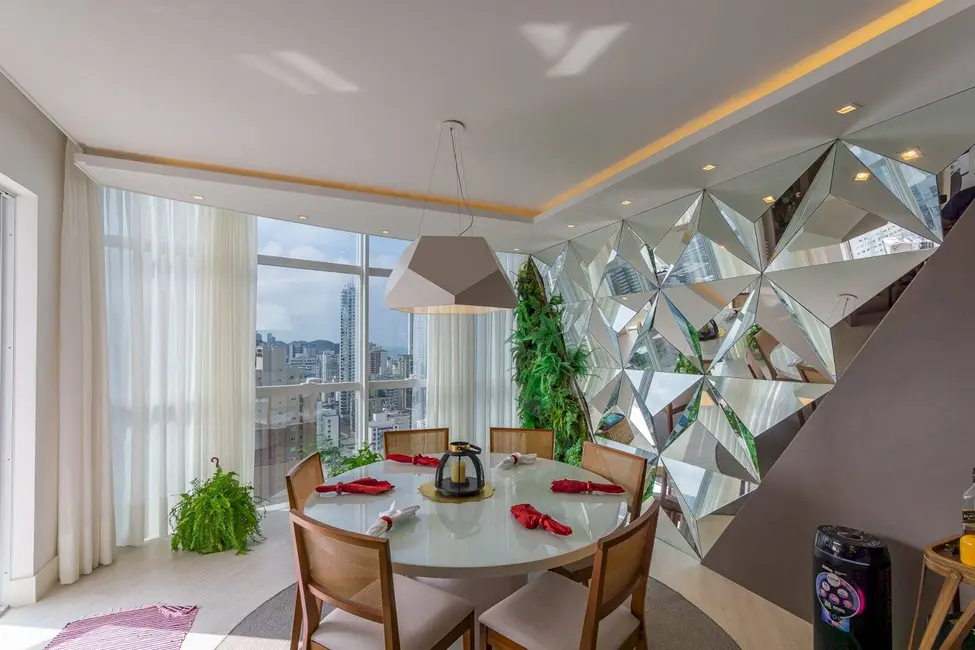 Apartamento com 3 quartos à venda, 129m2 em Centro, Balneario Camboriu - SC - imagem 3 Foto 3 de Apartamento com 3 quartos à venda, 129m2 em Centro, Balneario Camboriu - SC