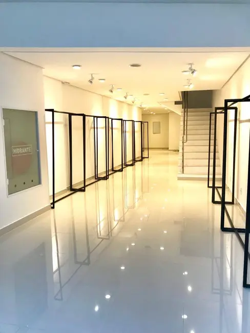 Sala Comercial à venda, 110m2 em Centro, Balneario Camboriu - SC - imagem 4 Foto 4 de Sala Comercial à venda, 110m2 em Centro, Balneario Camboriu - SC