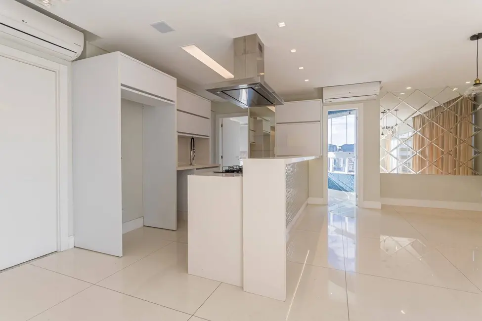 Apartamento com 3 quartos à venda, 237m2 em Centro, Balneario Camboriu - SC - imagem 8 Foto 8 de Apartamento com 3 quartos à venda, 237m2 em Centro, Balneario Camboriu - SC