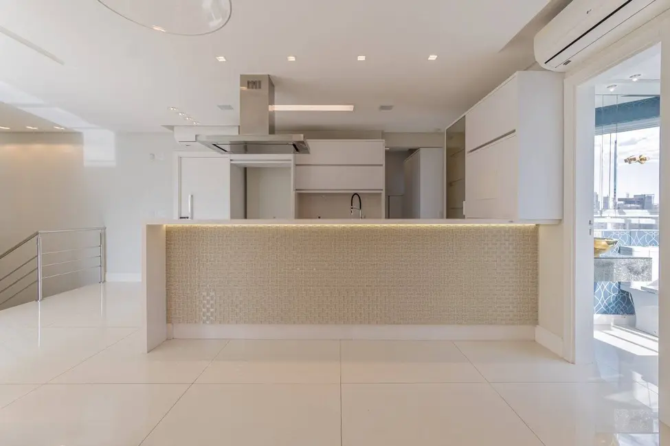 Apartamento com 3 quartos à venda, 237m2 em Centro, Balneario Camboriu - SC - imagem 6 Foto 6 de Apartamento com 3 quartos à venda, 237m2 em Centro, Balneario Camboriu - SC