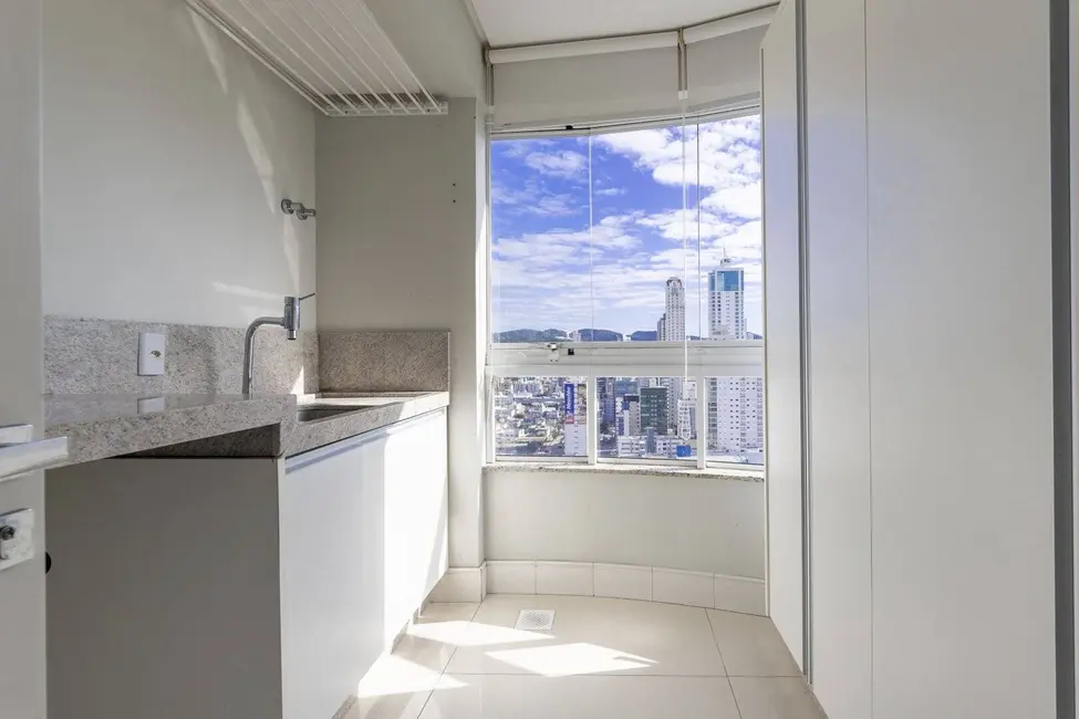 Apartamento com 3 quartos à venda, 237m2 em Centro, Balneario Camboriu - SC - imagem 9 Foto 9 de Apartamento com 3 quartos à venda, 237m2 em Centro, Balneario Camboriu - SC