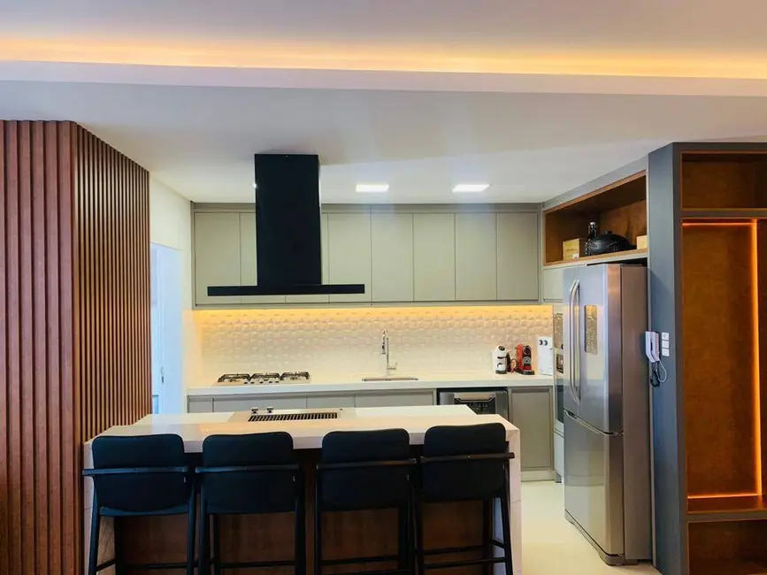 Apartamento com 3 quartos à venda, 1378702m2 em Centro, Balneario Camboriu - SC - imagem 4 Foto 4 de Apartamento com 3 quartos à venda, 1378702m2 em Centro, Balneario Camboriu - SC