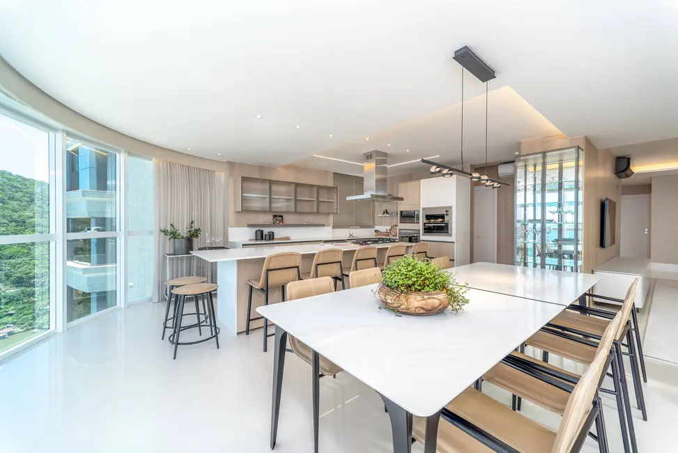 Apartamento com 4 quartos à venda, 238m2 em Centro, Balneario Camboriu - SC - imagem 4 Foto 4 de Apartamento com 4 quartos à venda, 238m2 em Centro, Balneario Camboriu - SC
