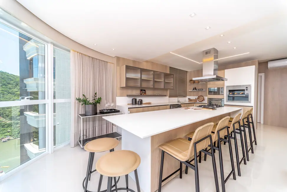 Apartamento com 4 quartos à venda, 238m2 em Centro, Balneario Camboriu - SC - imagem 6 Foto 6 de Apartamento com 4 quartos à venda, 238m2 em Centro, Balneario Camboriu - SC