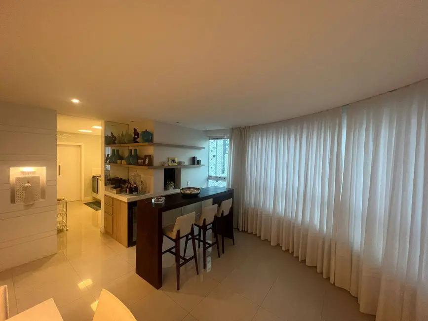 Apartamento com 3 quartos à venda, 128m2 em Centro, Balneario Camboriu - SC - imagem 5 Foto 5 de Apartamento com 3 quartos à venda, 128m2 em Centro, Balneario Camboriu - SC