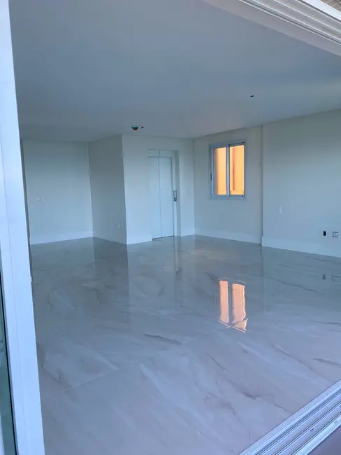 Apartamento com 5 quartos à venda, 230m2 em Centro, Balneario Camboriu - SC - imagem 8 Foto 8 de Apartamento com 5 quartos à venda, 230m2 em Centro, Balneario Camboriu - SC