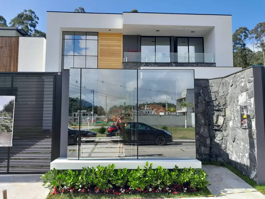 Foto 1 de Casa com 2 quartos à venda, 183m2 em Camboriu - SC