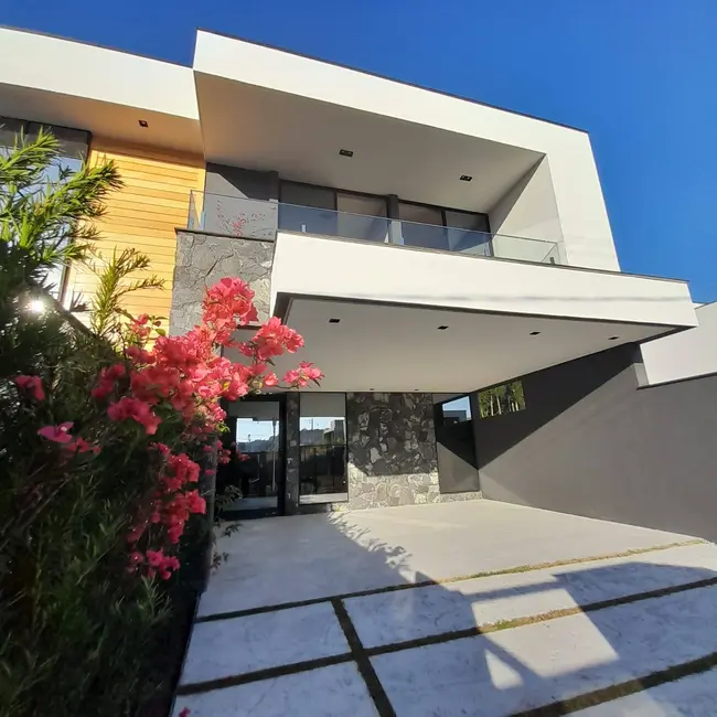 Casa com 3 quartos à venda, 217m2 em Camboriu - SC - imagem 2 Foto 2 de Casa com 3 quartos à venda, 217m2 em Camboriu - SC