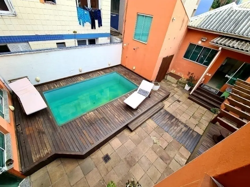 Foto 1 de Casa com 4 quartos à venda, 450m2 em Floresta, Porto Alegre - RS