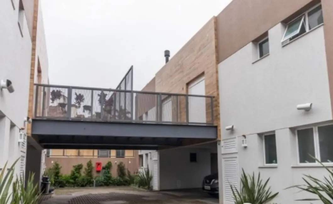 Foto 2 de Casa com 3 quartos à venda, 144m2 em Chácara das Pedras, Porto Alegre - RS