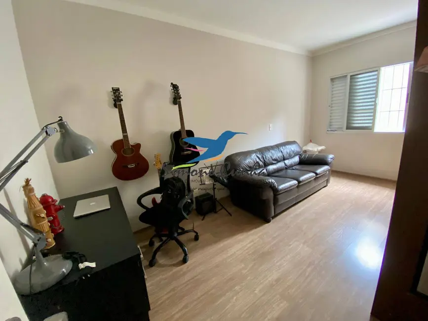 Foto 3 de Casa com 3 quartos à venda, 250m2 em Sao Jose Dos Campos - SP