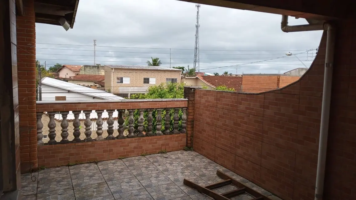 Foto 2 de Casa com 6 quartos à venda, 207m2 em Itanhaem - SP