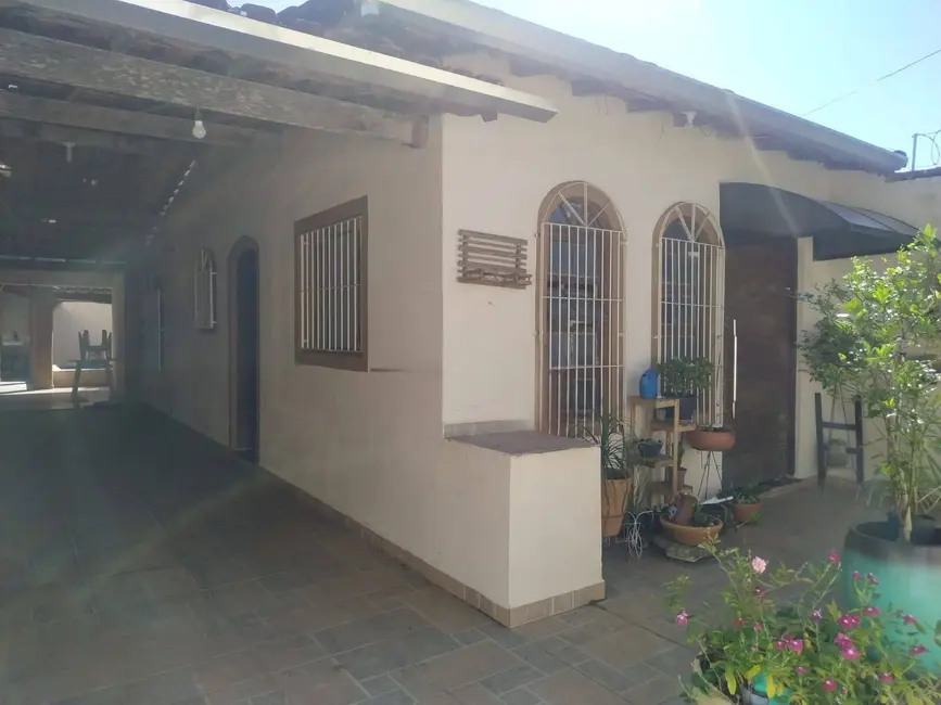 Casa com 3 quartos à venda, 43m2 em Itanhaem - SP - imagem 4 Foto 4 de Casa com 3 quartos à venda, 43m2 em Itanhaem - SP