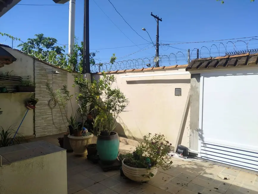 Casa com 3 quartos à venda, 43m2 em Itanhaem - SP - imagem 3 Foto 3 de Casa com 3 quartos à venda, 43m2 em Itanhaem - SP