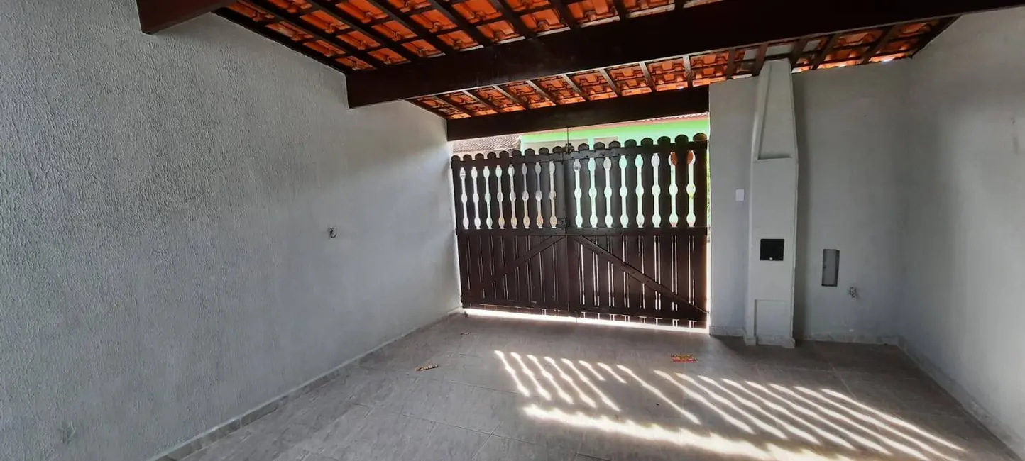 Foto 2 de Casa com 2 quartos à venda, 65m2 em Itanhaem - SP