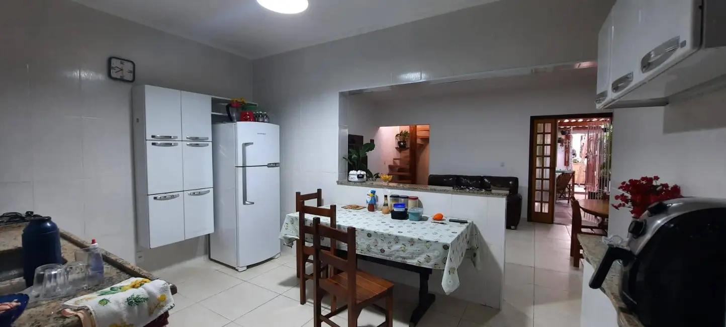 Foto 5 de Casa com 2 quartos à venda, 190m2 em Itanhaem - SP